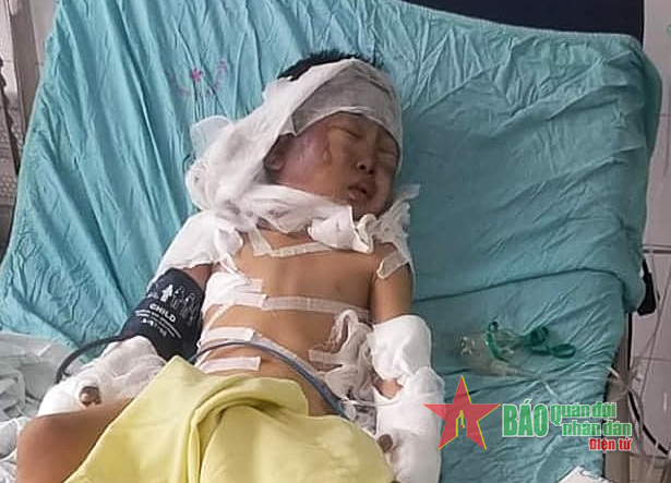 Hãy giúp đỡ bố con anh Tuế